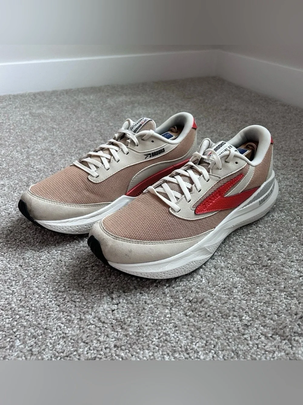 Brooks Adrenaline GTS 24 Men's Size 11.5 D Beige Red Running Shoes 1104371D296